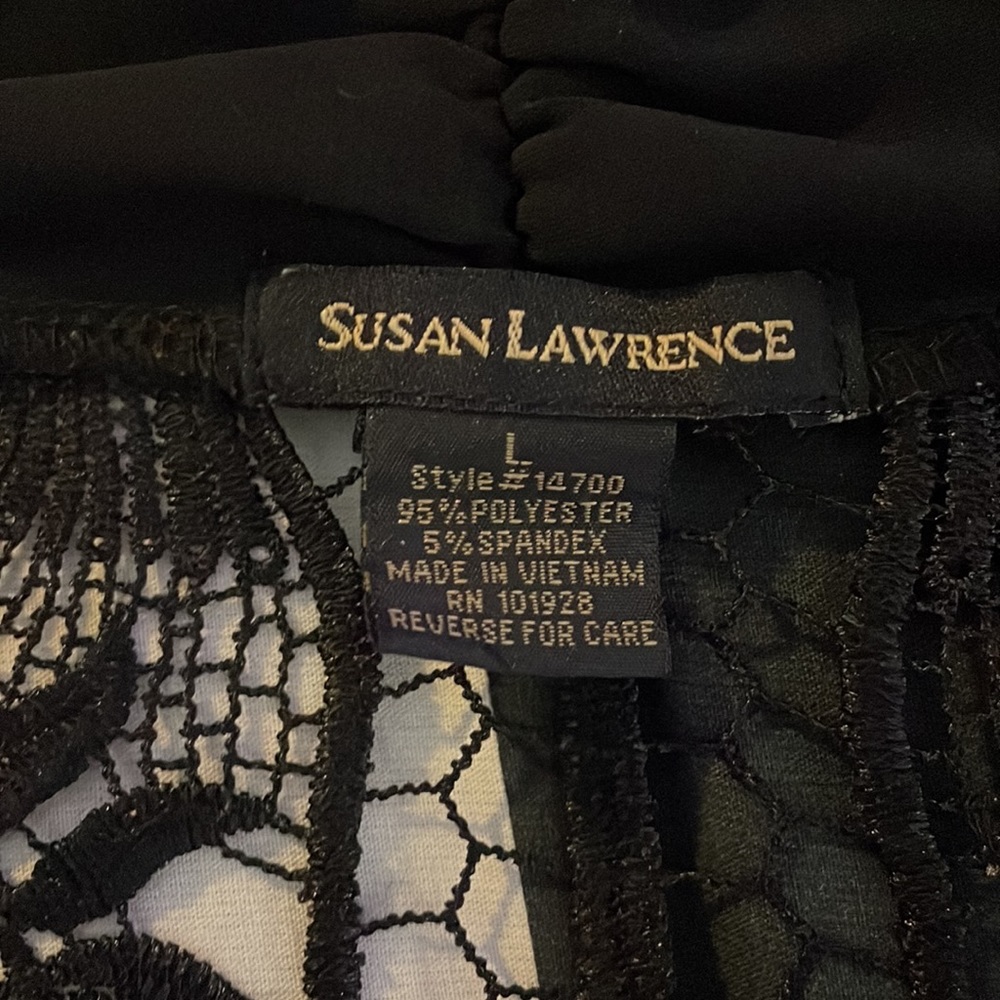 Susan Lawrence black short sleeved woman’s top, Size L. - Picture 4 of 5